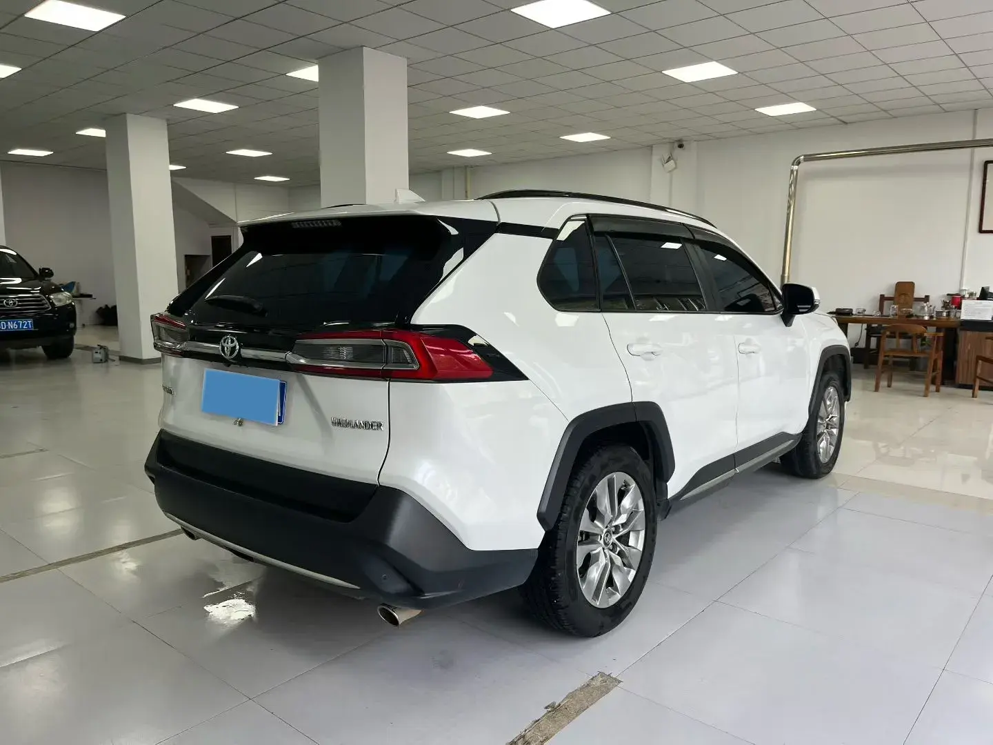 2022 TOYOTA WILDLANDER thumbnail 4