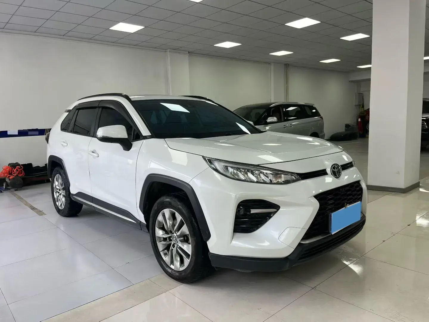 2022 TOYOTA WILDLANDER thumbnail 3