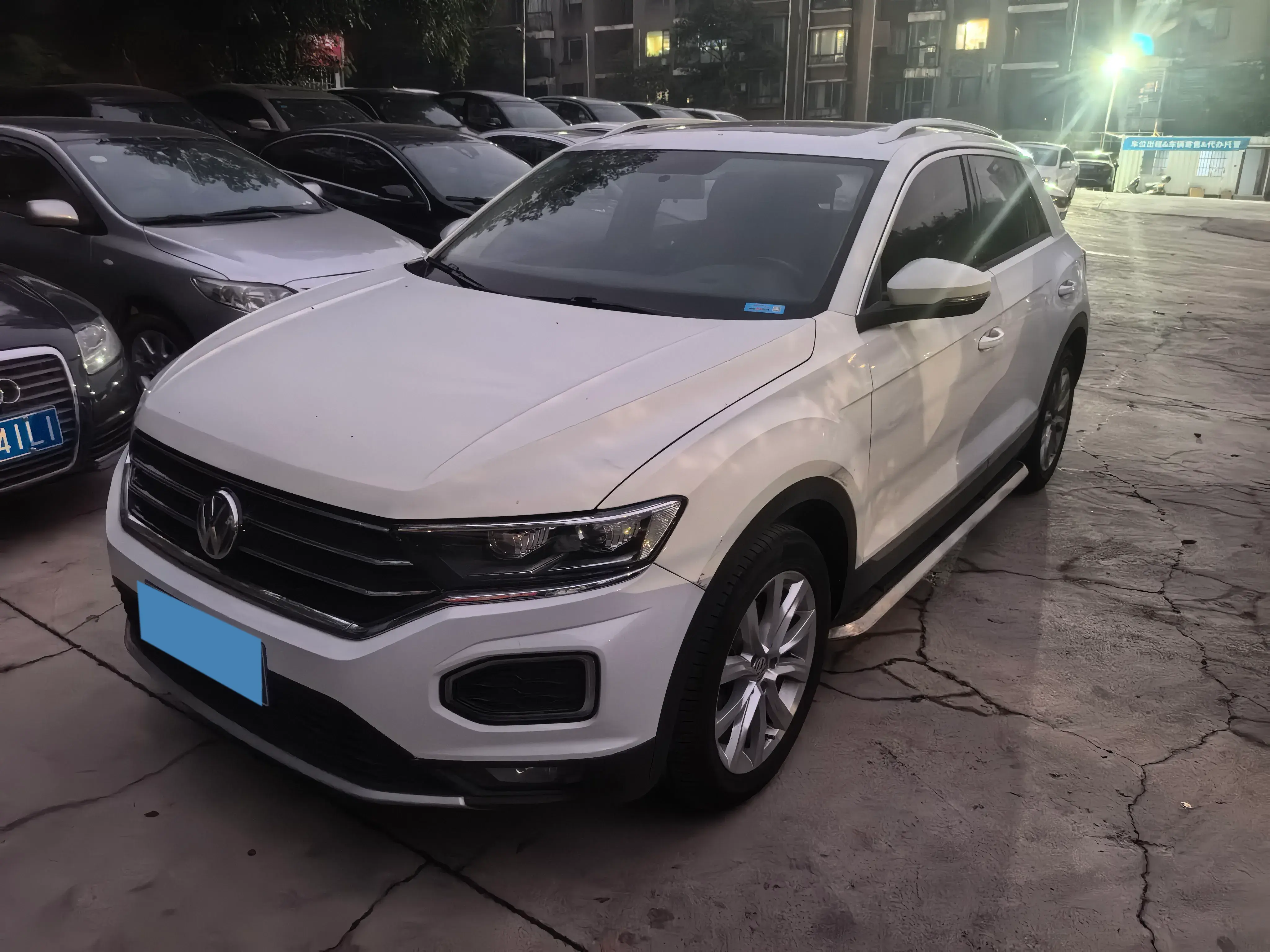 2019 VOLKSWAGEN T-ROC view 1