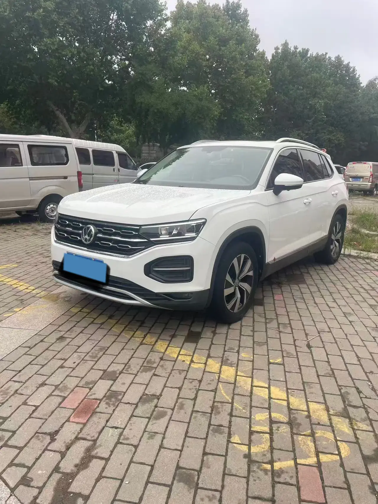 2020 VOLKSWAGEN TAYRON view 1