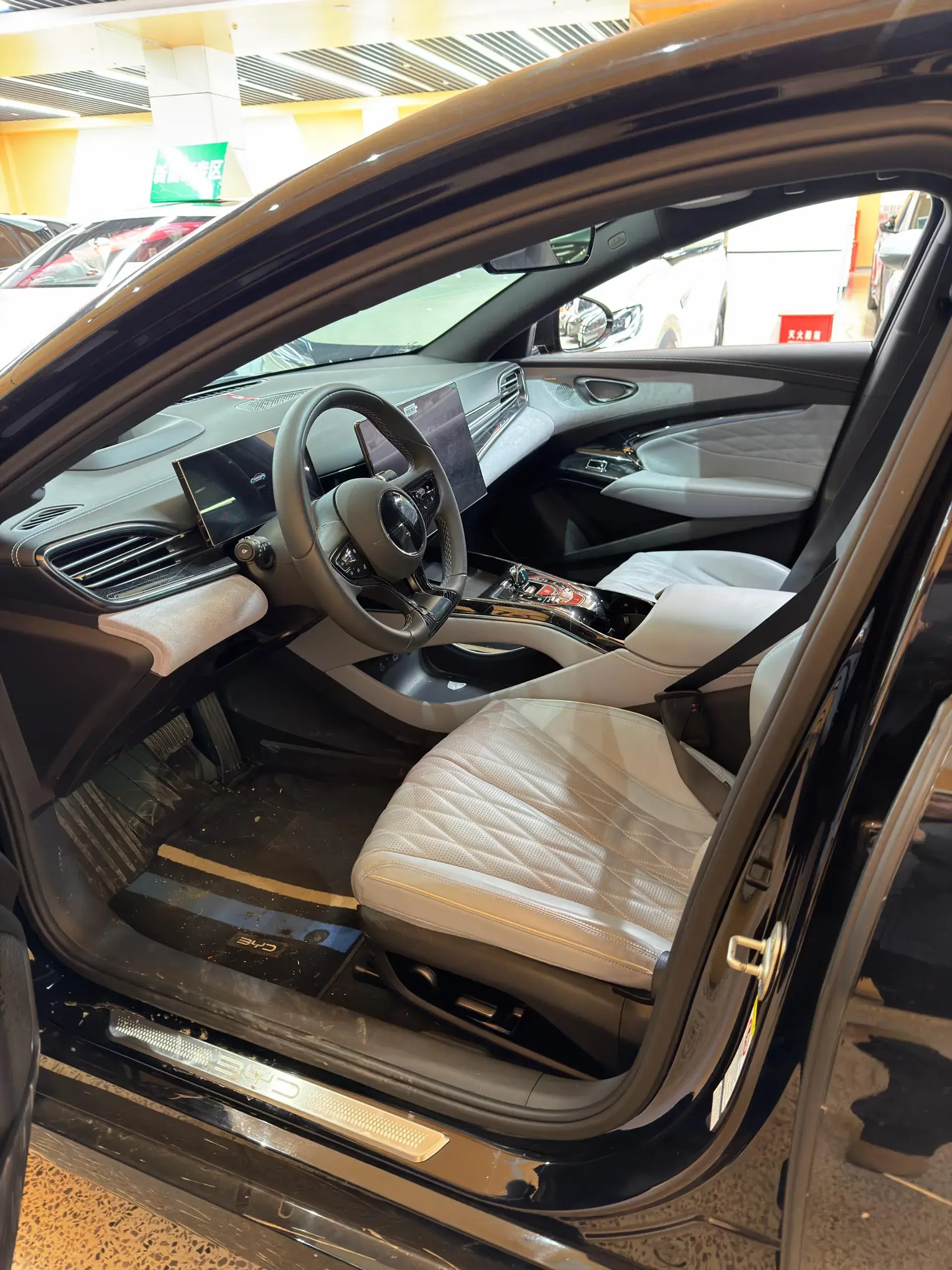 2022 BYD SEAL thumbnail 4