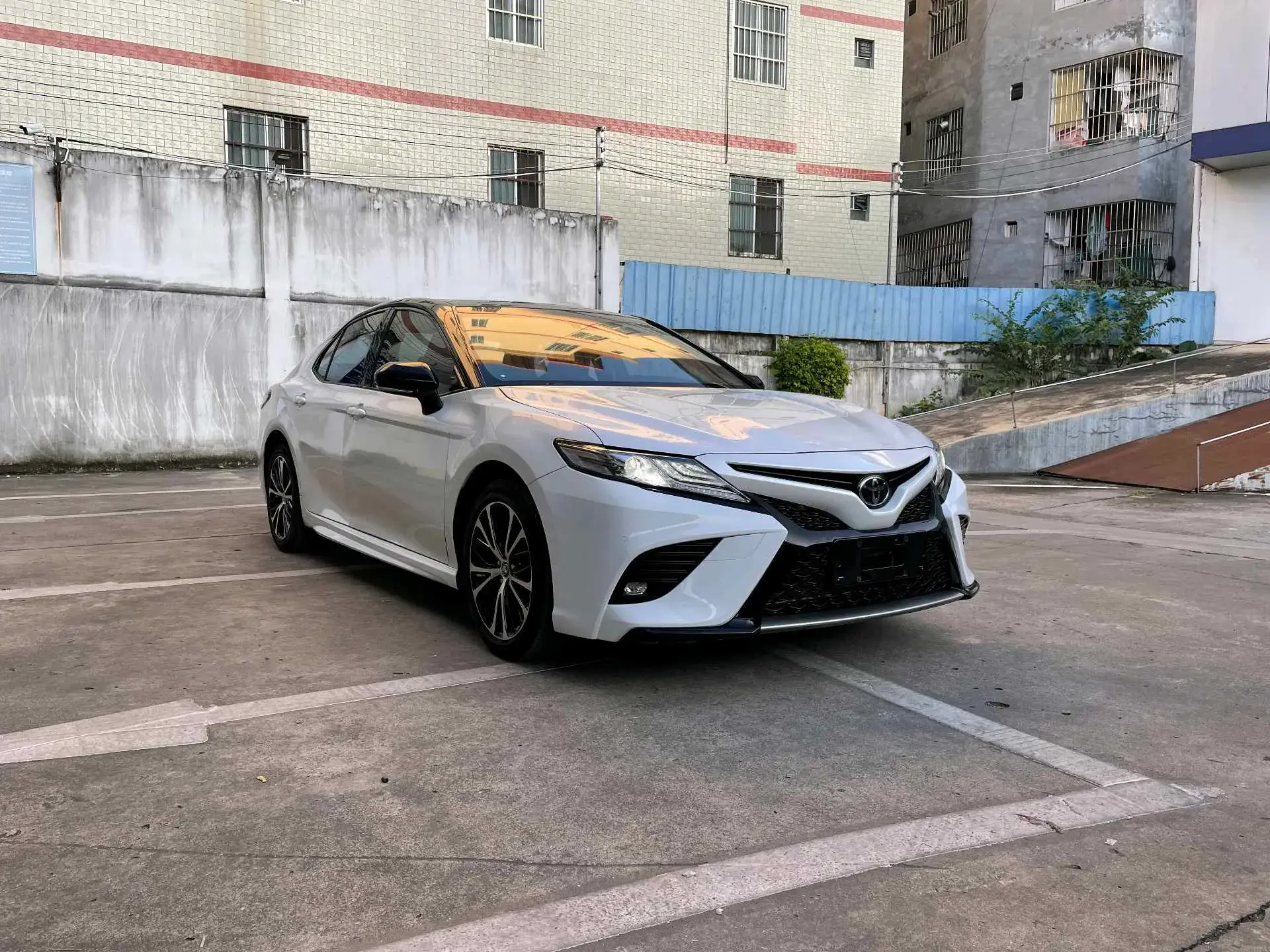 2019 TOYOTA CAMRY thumbnail 2