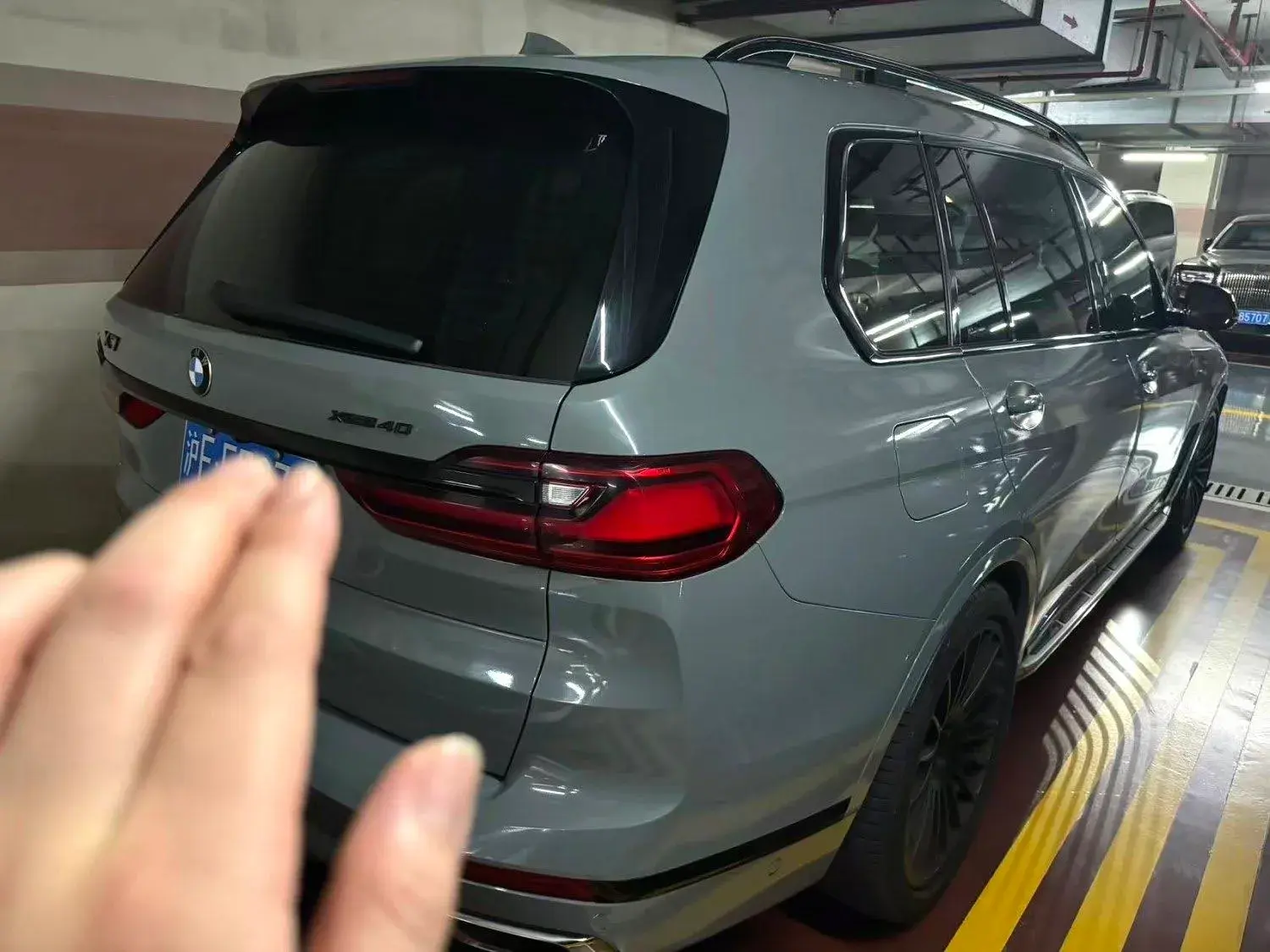 2021 BMW X7 thumbnail 3