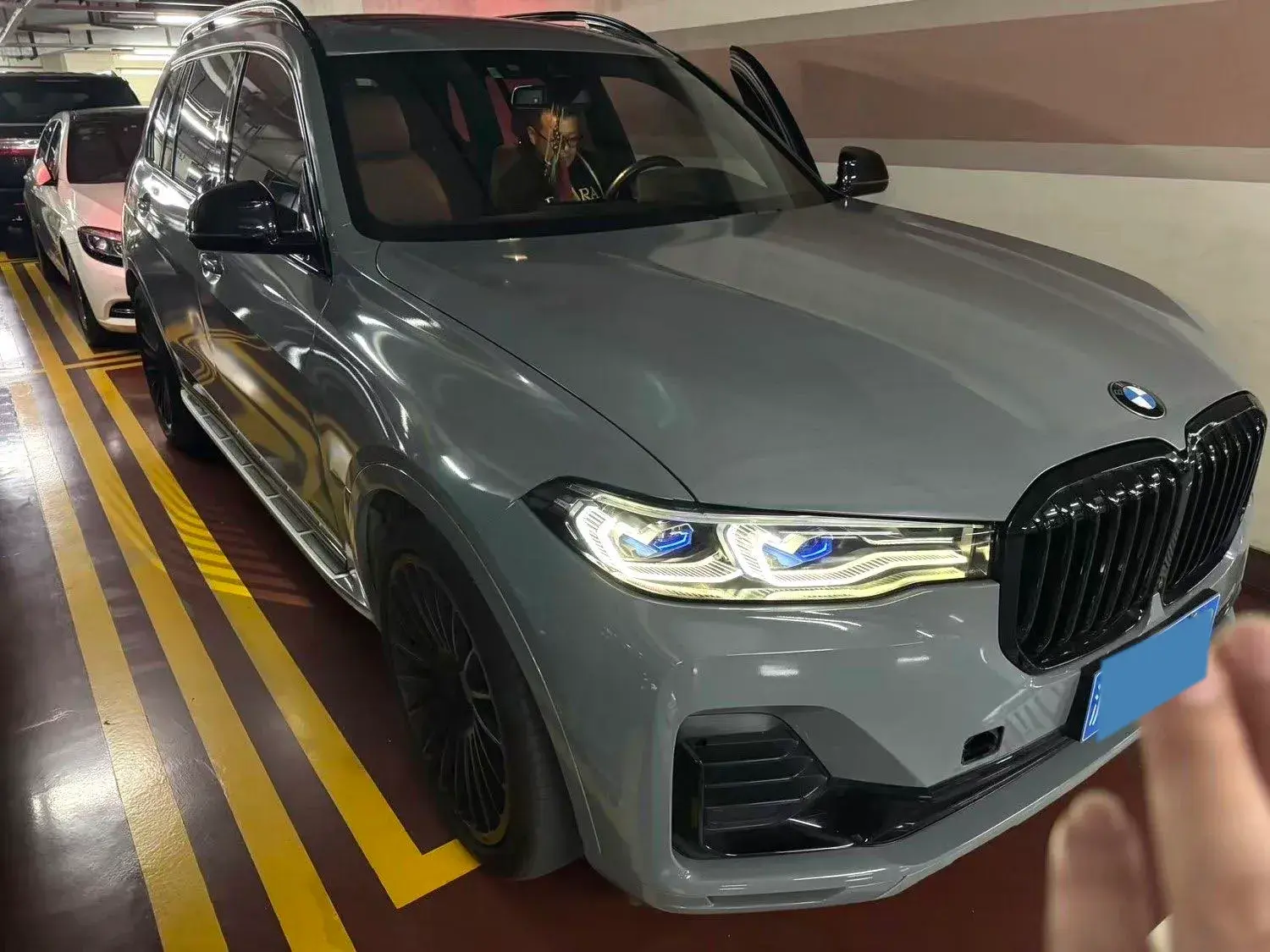 2021 BMW X7 thumbnail 2