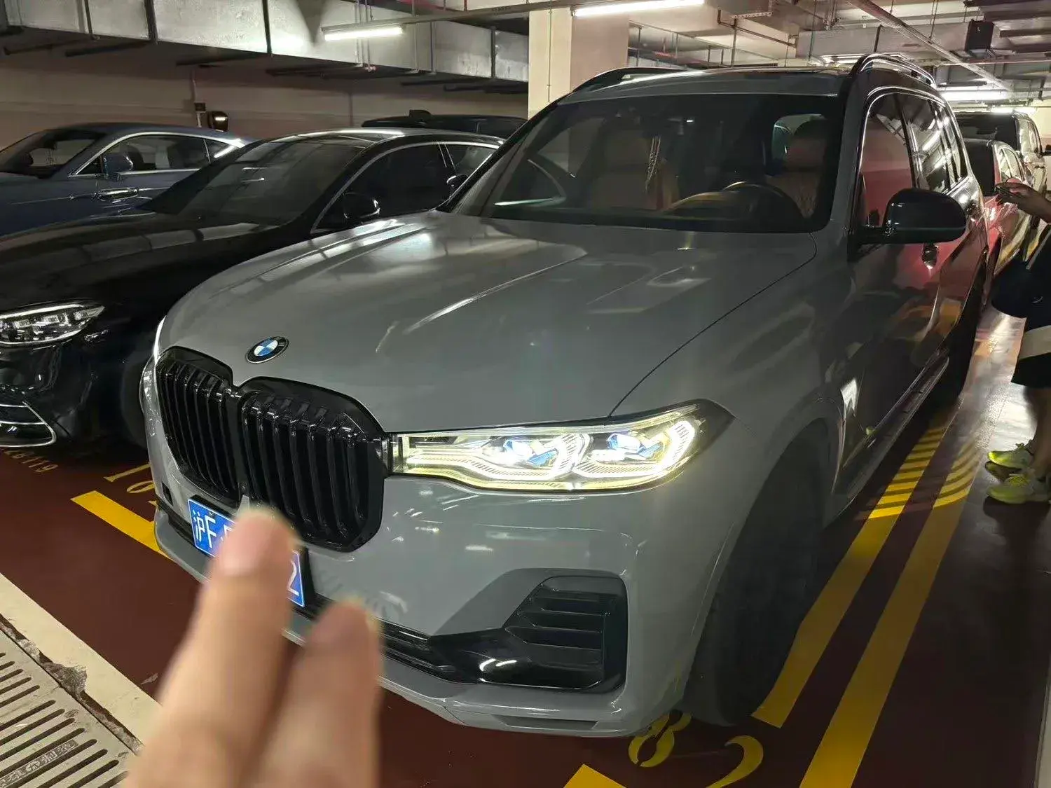 2021 BMW X7 view 1