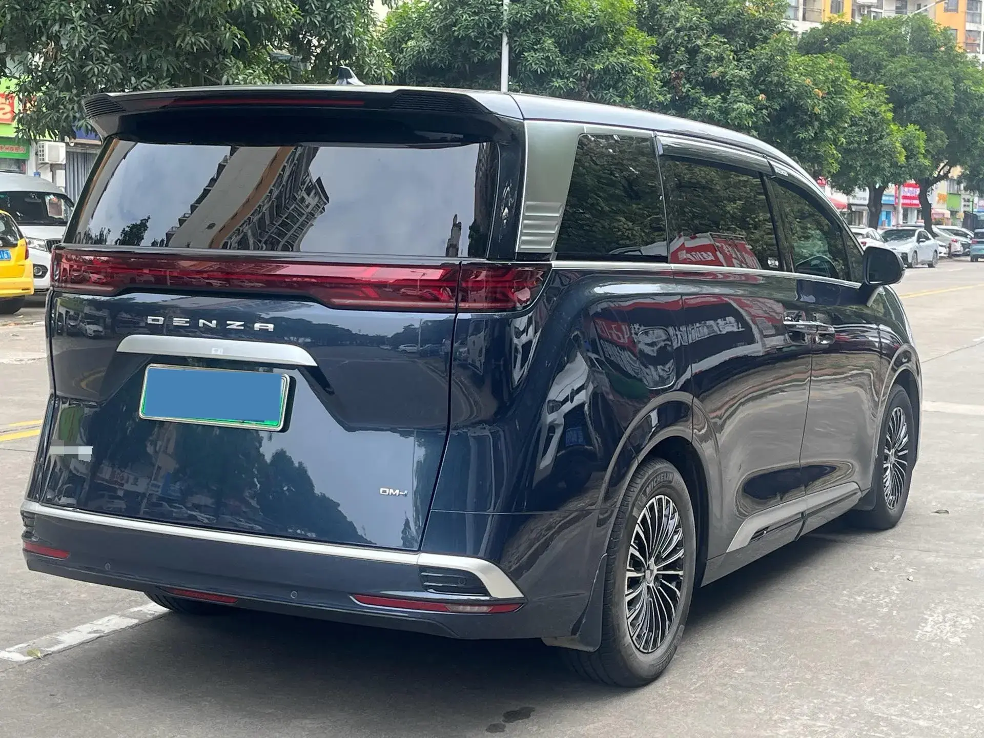 2022 DENZA D9 thumbnail 2