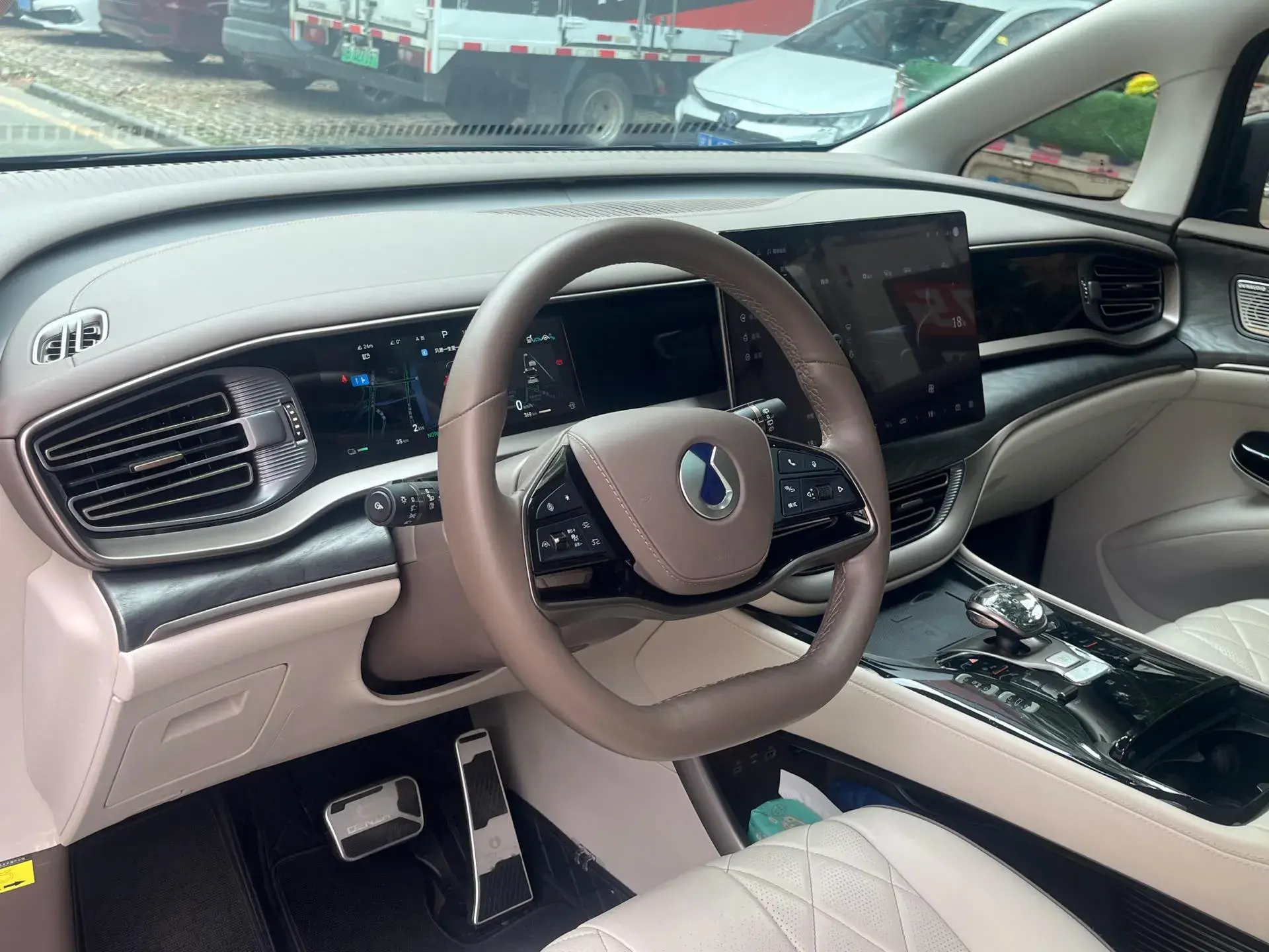 2022 DENZA D9 thumbnail 4