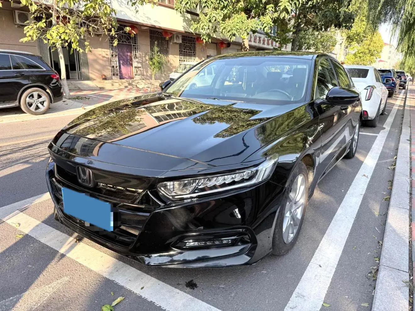 2018 HONDA ACCORD view 1