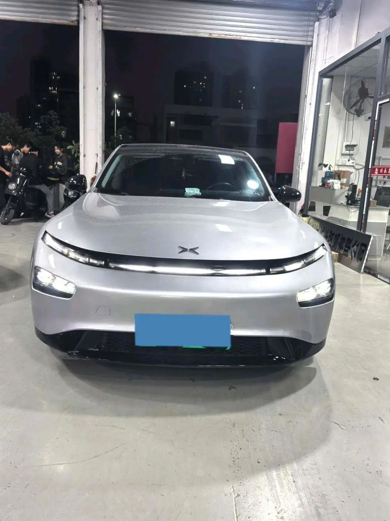 2022 XPENG P7 thumbnail 2