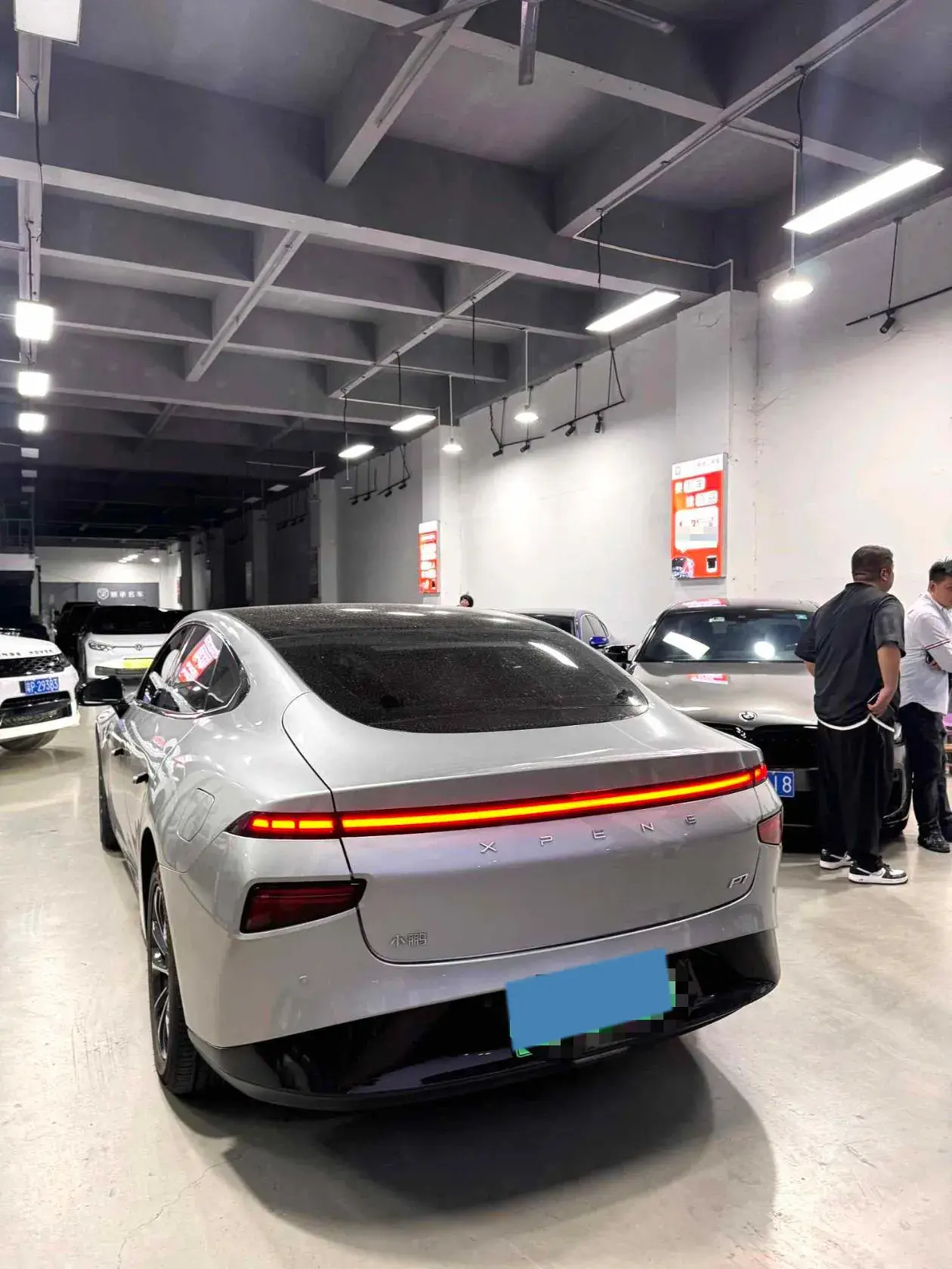 2022 XPENG P7 thumbnail 3