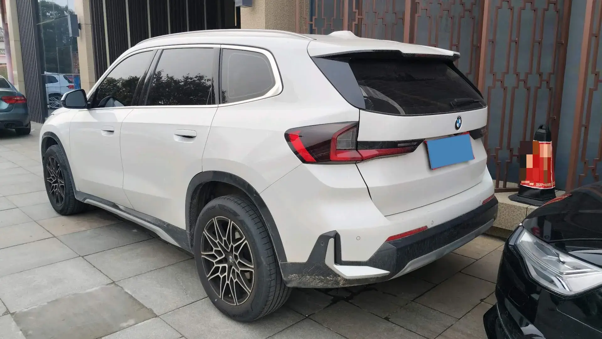 2023 BMW X1 thumbnail 4