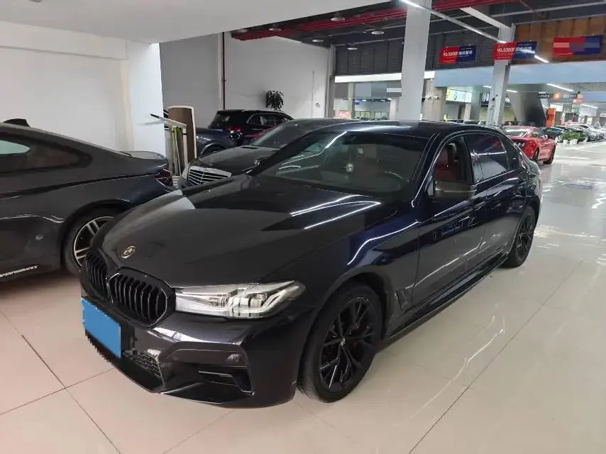 2021 BMW 5 view 1
