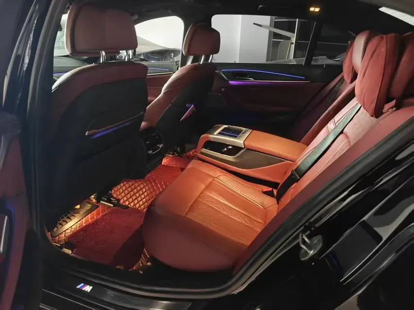 2021 BMW 5 thumbnail 4