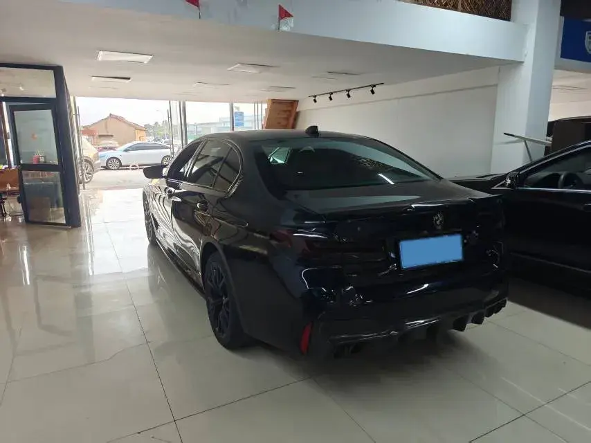 2021 BMW 5 thumbnail 2