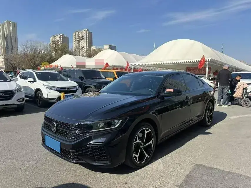 2023 VOLKSWAGEN PASSAT view 1