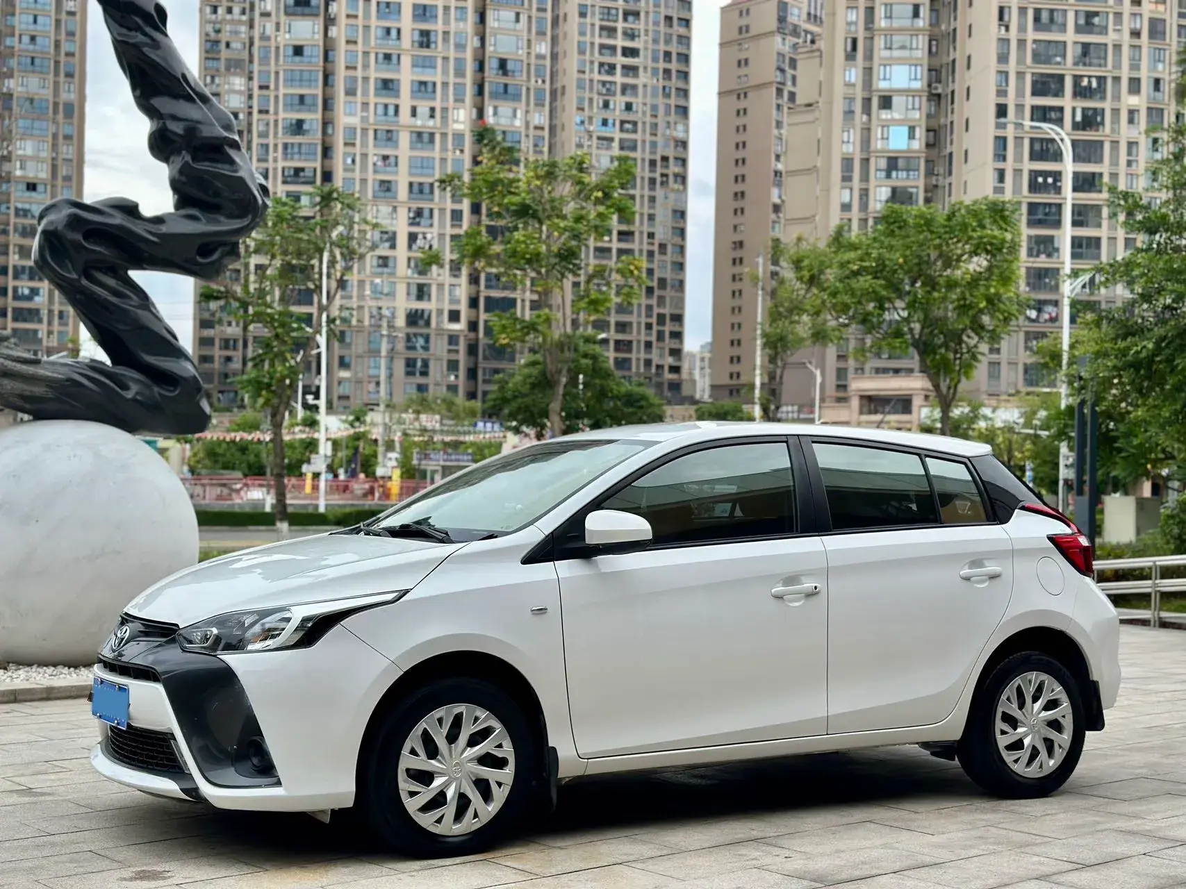 2020 TOYOTA YARIS view 1