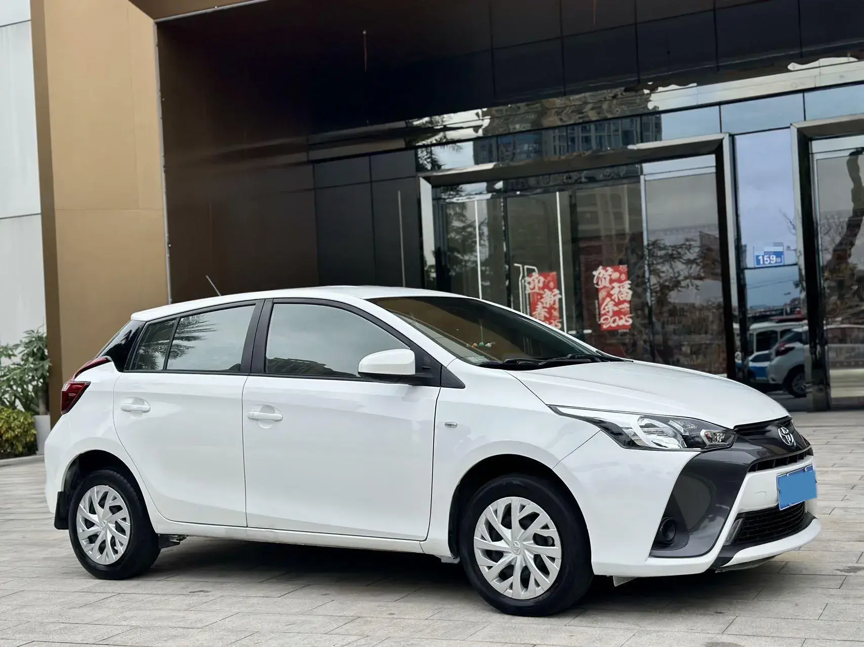 2020 TOYOTA YARIS thumbnail 3