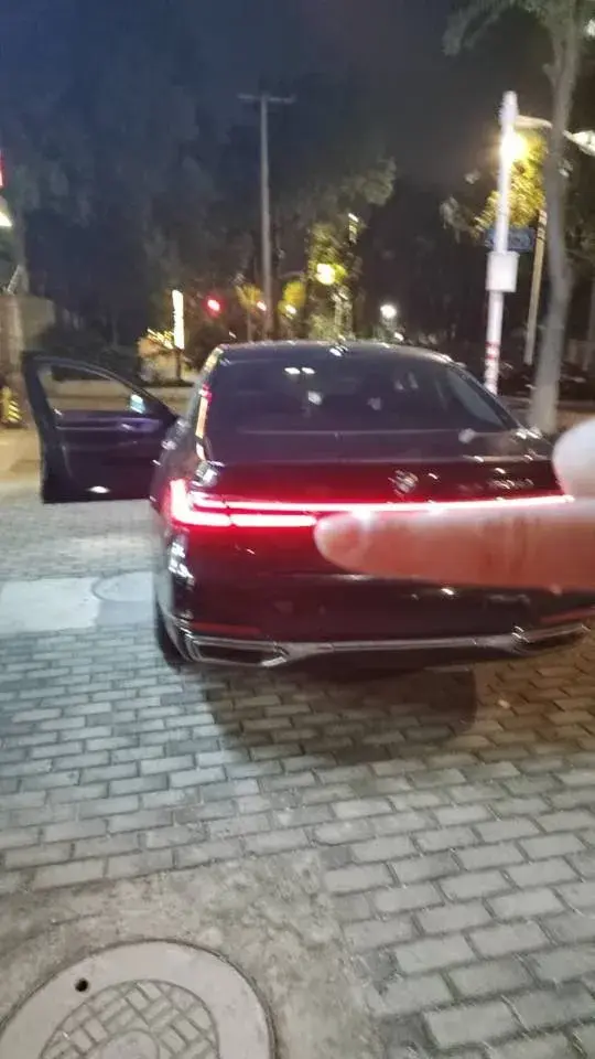 2021 BMW 7 thumbnail 3