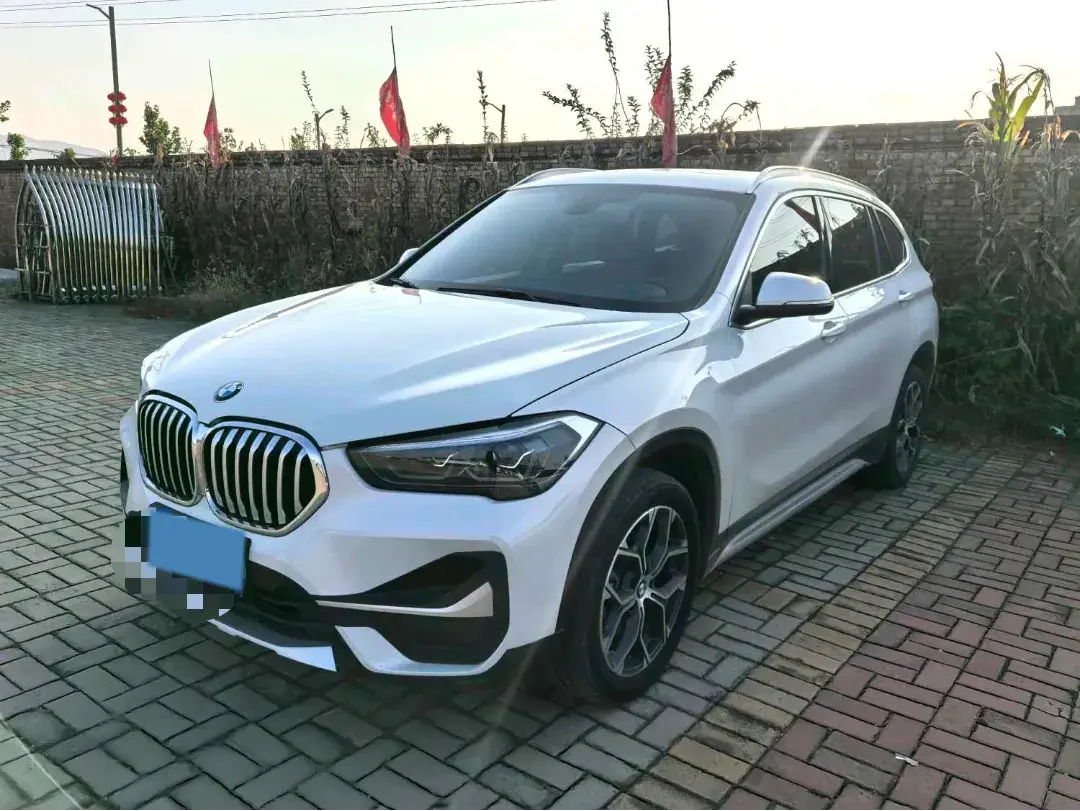 2020 BMW X1 view 1