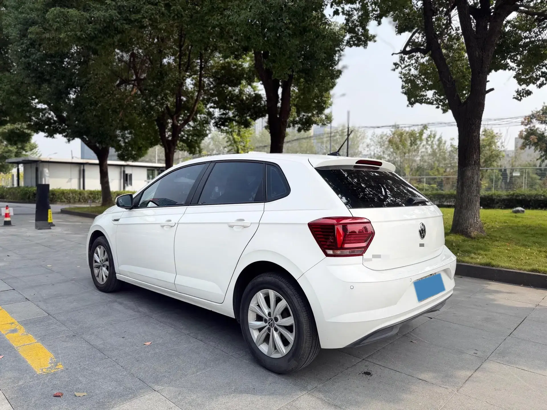 2021 VOLKSWAGEN POLO thumbnail 3