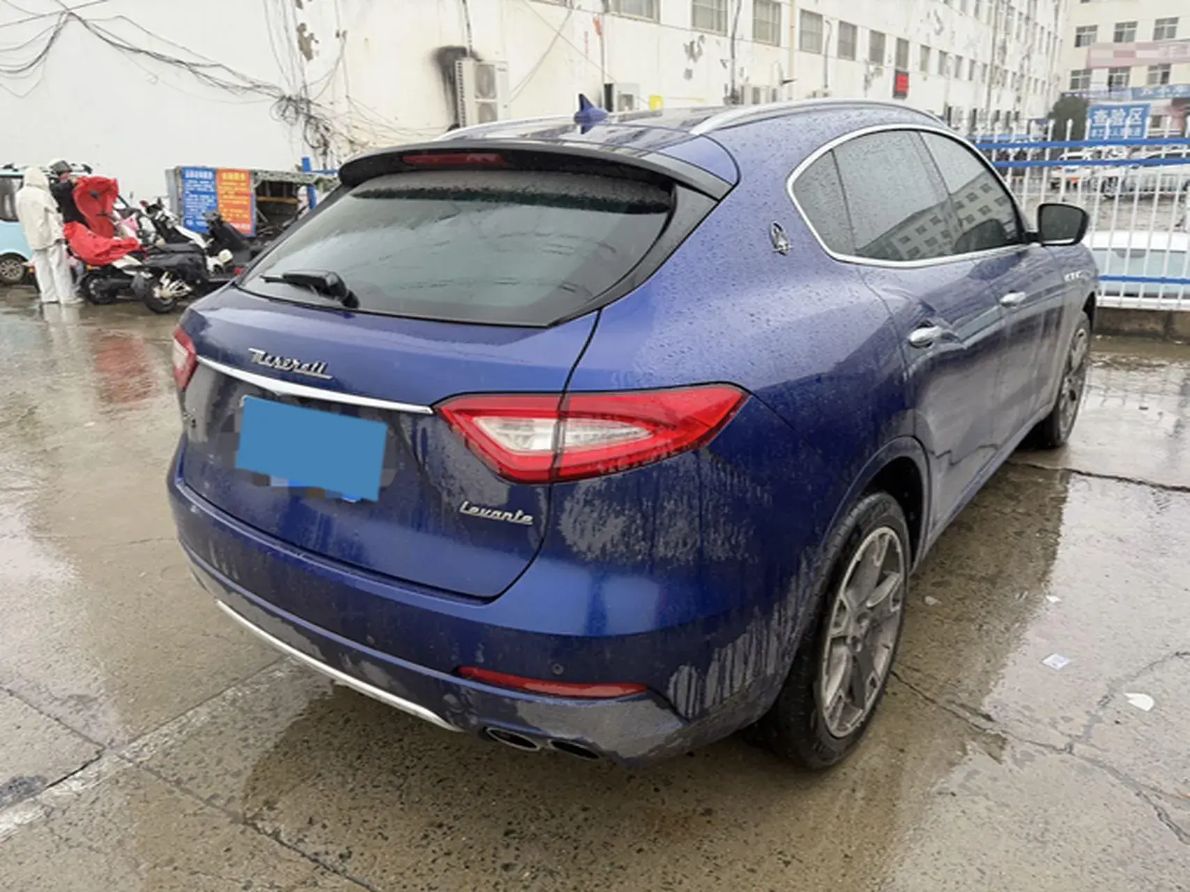 2016 MASERATI LEVANTE thumbnail 2