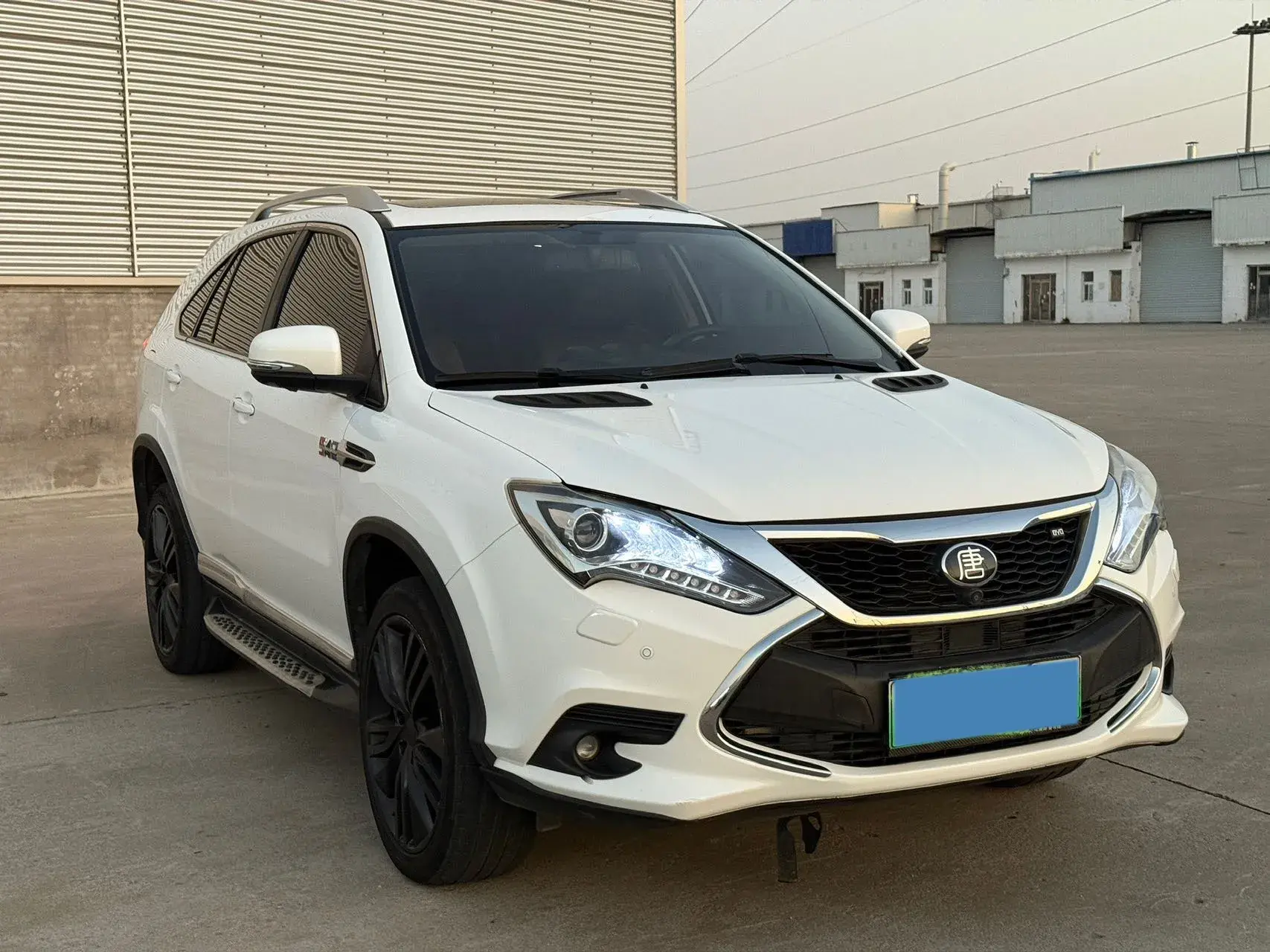 2017 BYD TANG thumbnail 3