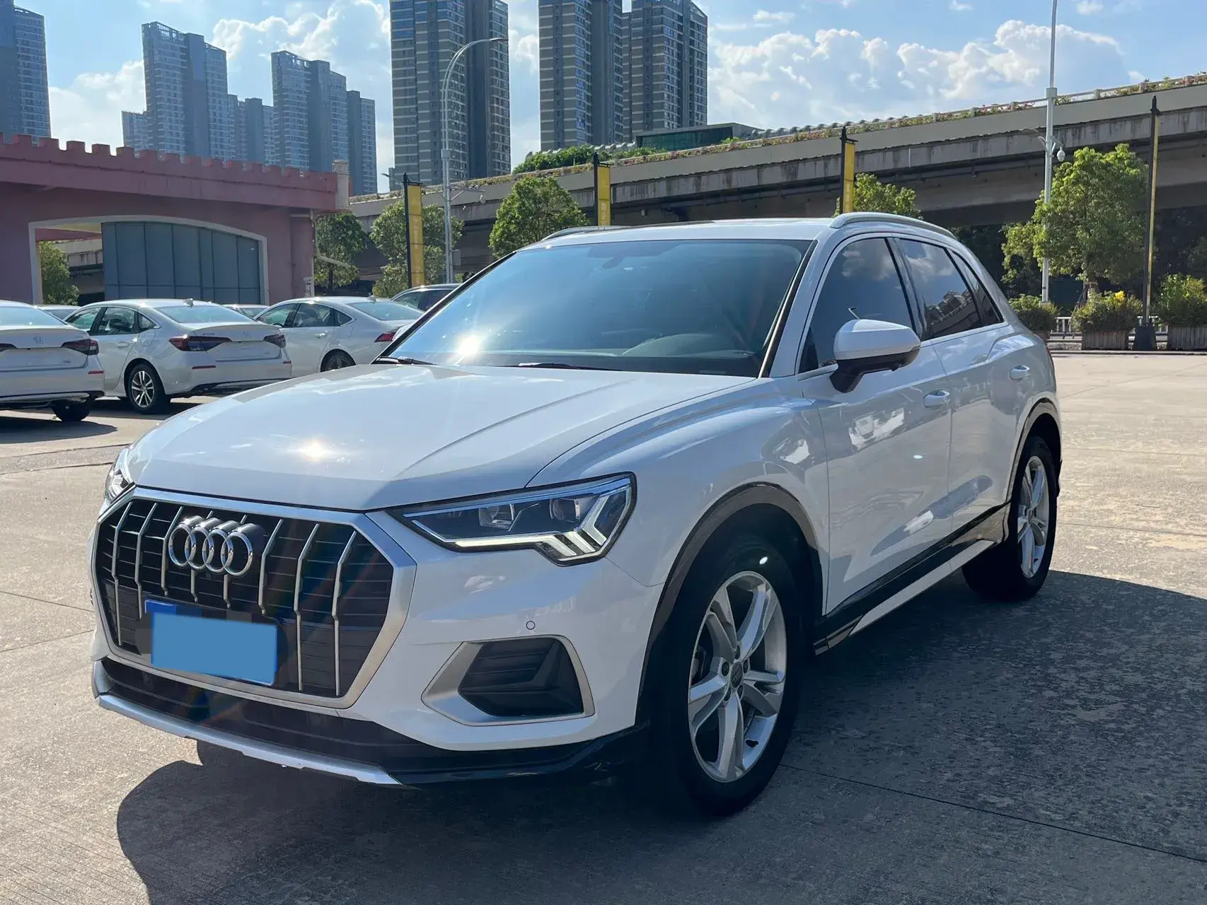 2020 AUDI Q3 view 1