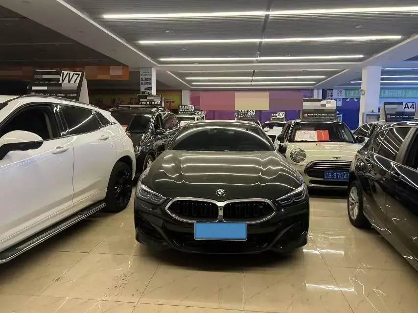 2022 BMW 8 thumbnail 2