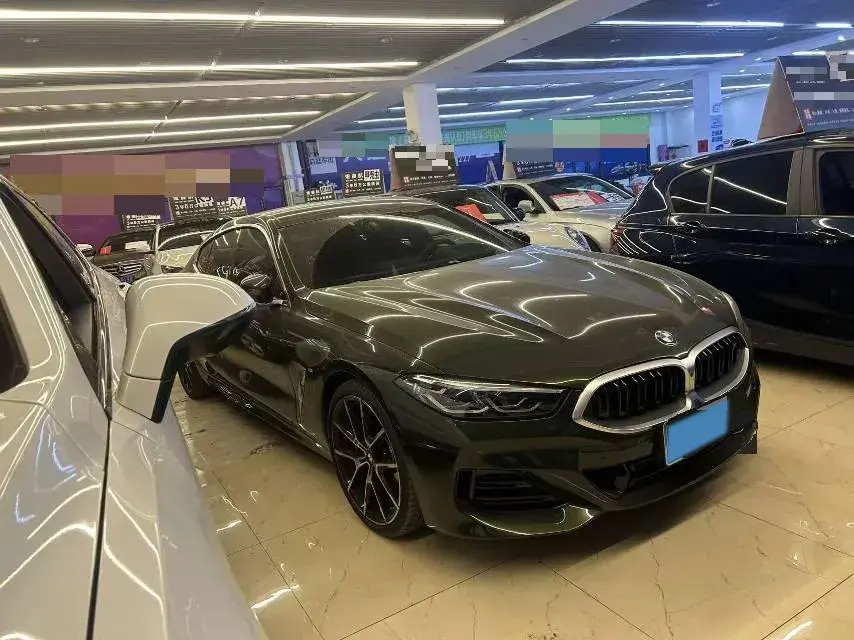 2022 BMW 8 thumbnail 3