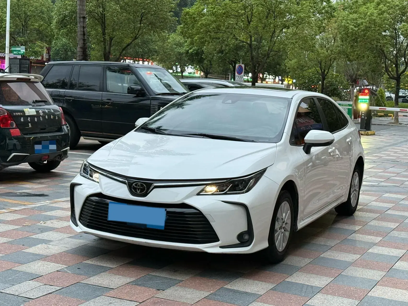 2019 TOYOTA COROLLA view 1