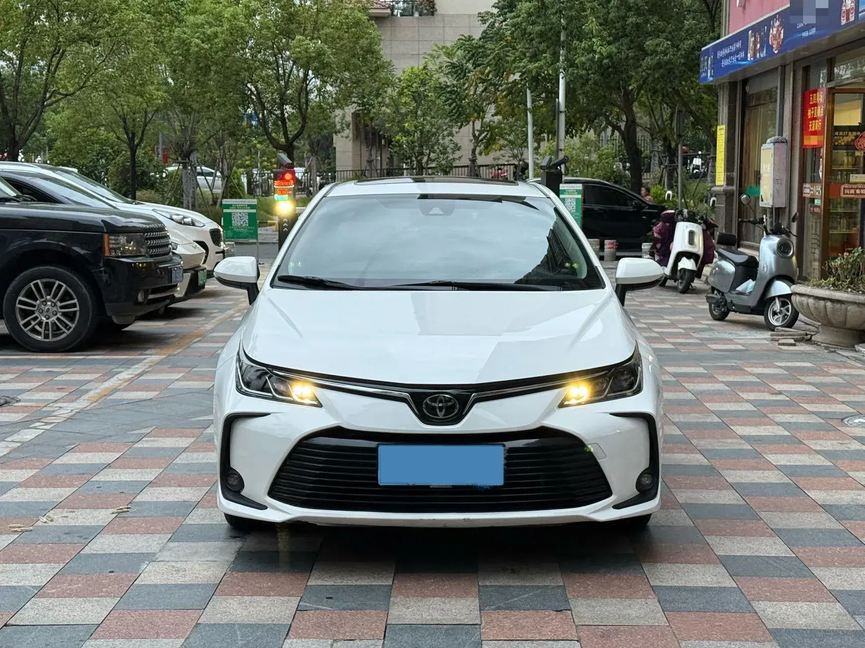 2019 TOYOTA COROLLA thumbnail 2