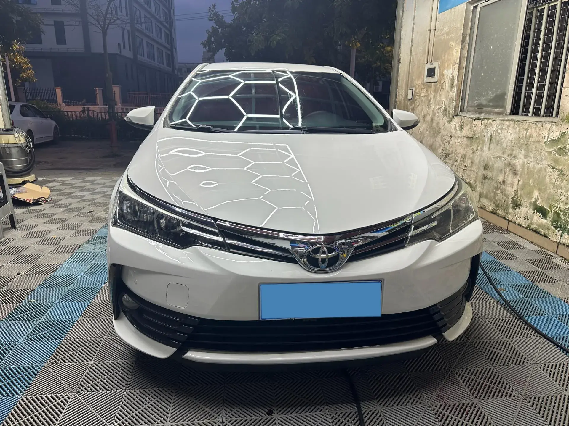 2018 TOYOTA COROLLA thumbnail 2