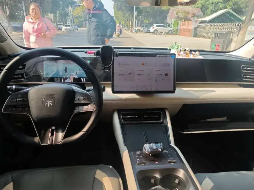 2024 BYD QINL thumbnail 4