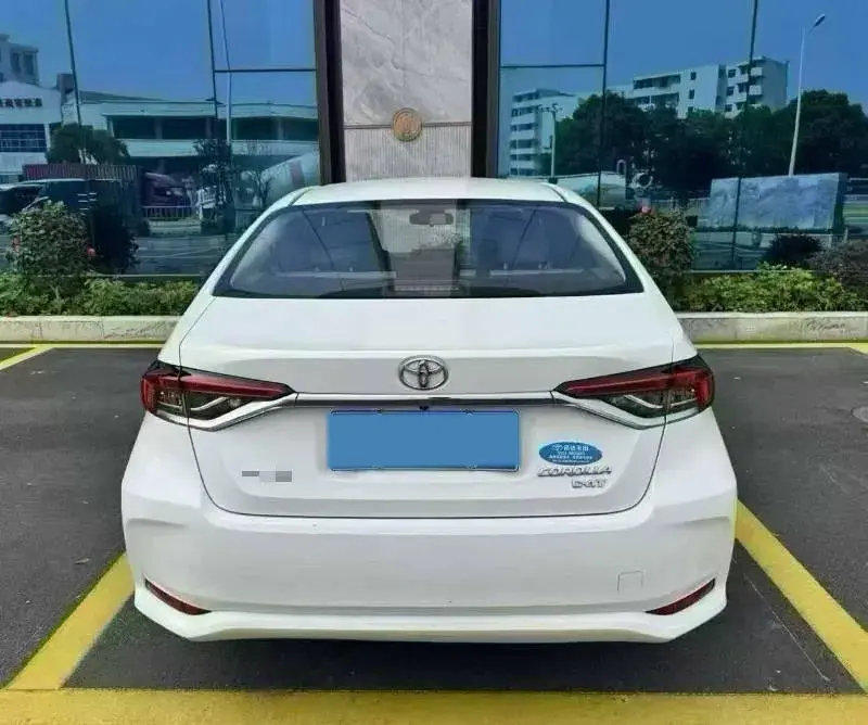 2023 TOYOTA COROLLA thumbnail 3