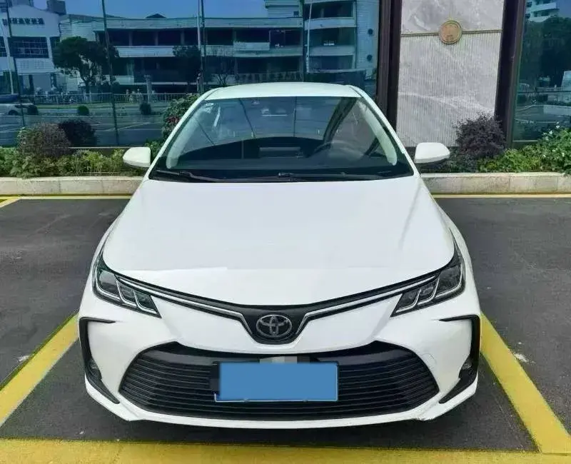 2023 TOYOTA COROLLA thumbnail 2