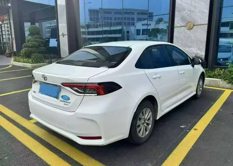 2023 TOYOTA COROLLA thumbnail 4