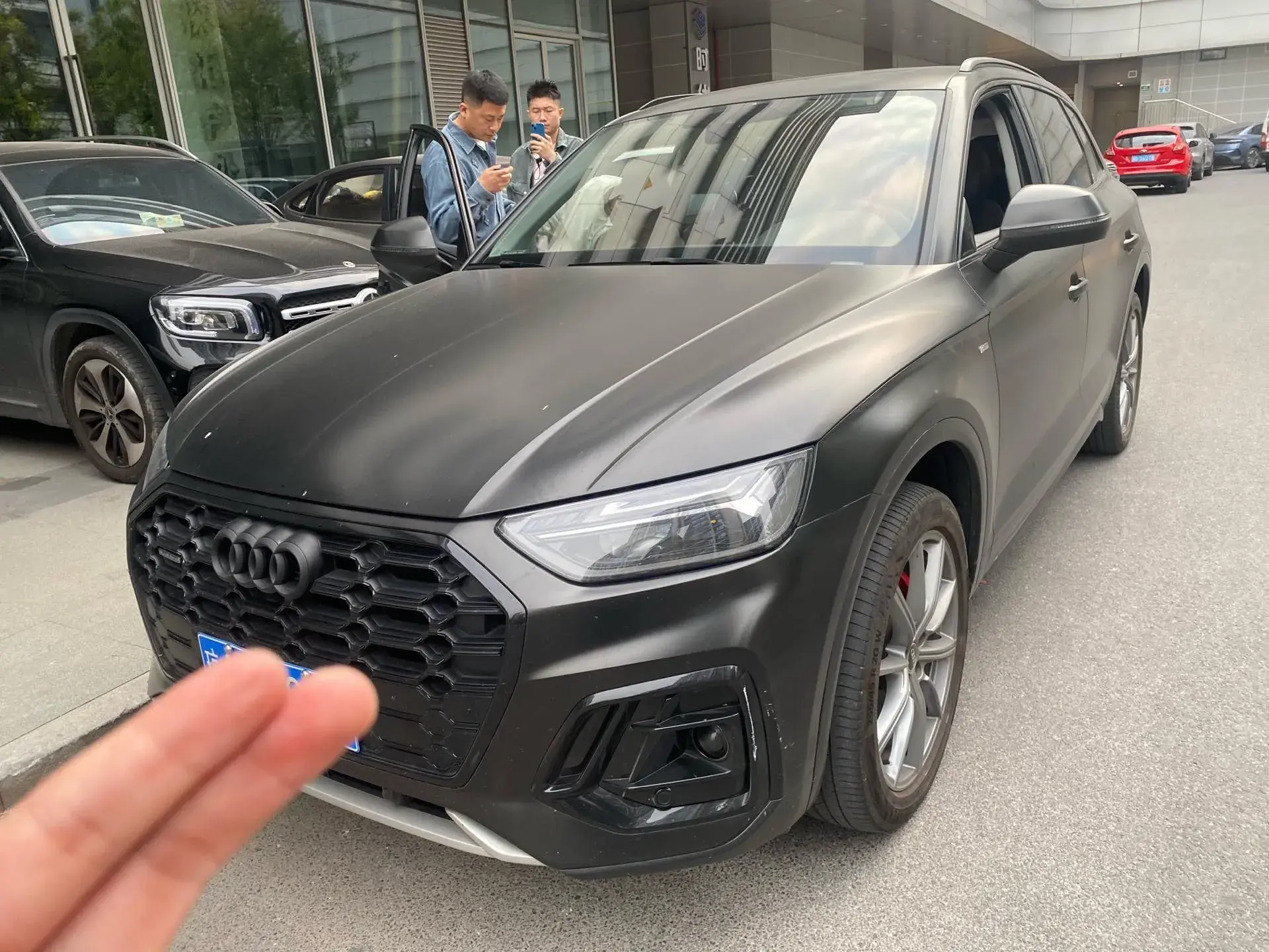 2022 AUDI Q5L view 1
