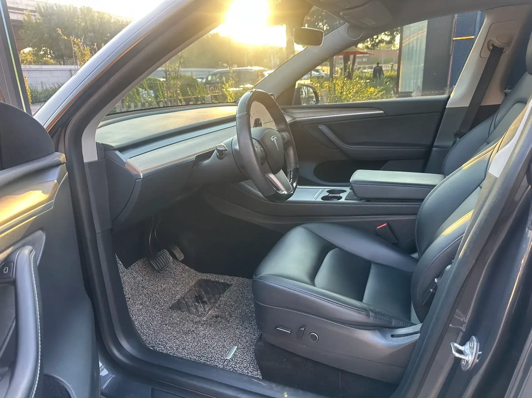 2021 TESLA MODEL thumbnail 4