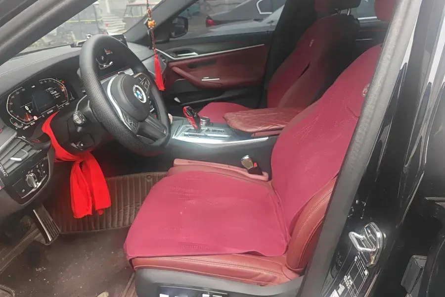 2023 BMW 5 thumbnail 3