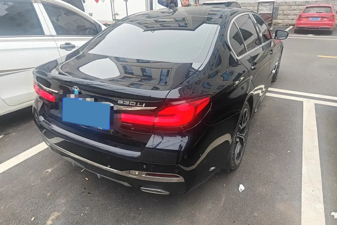 2023 BMW 5 thumbnail 2