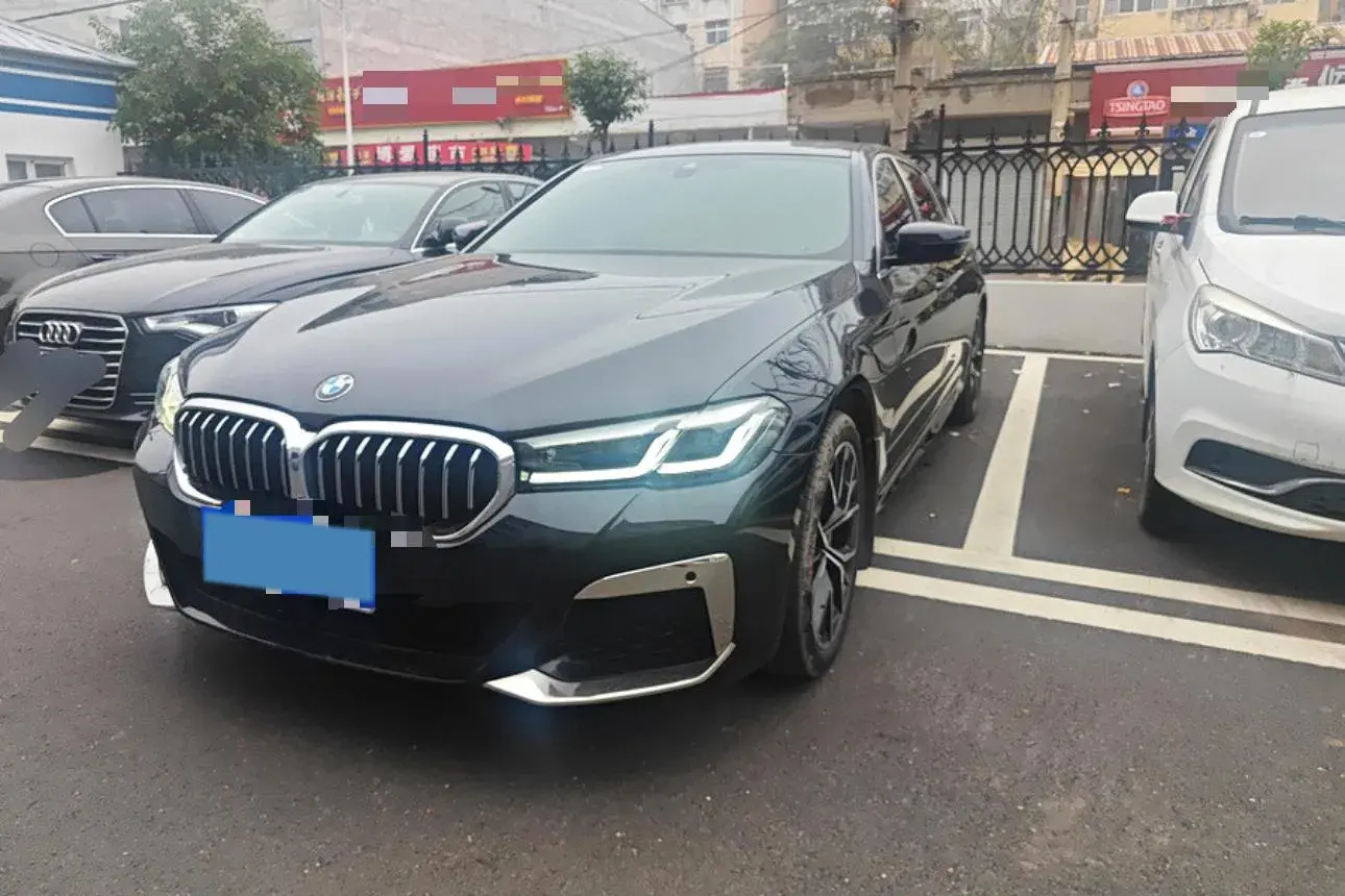 2023 BMW 5 view 1