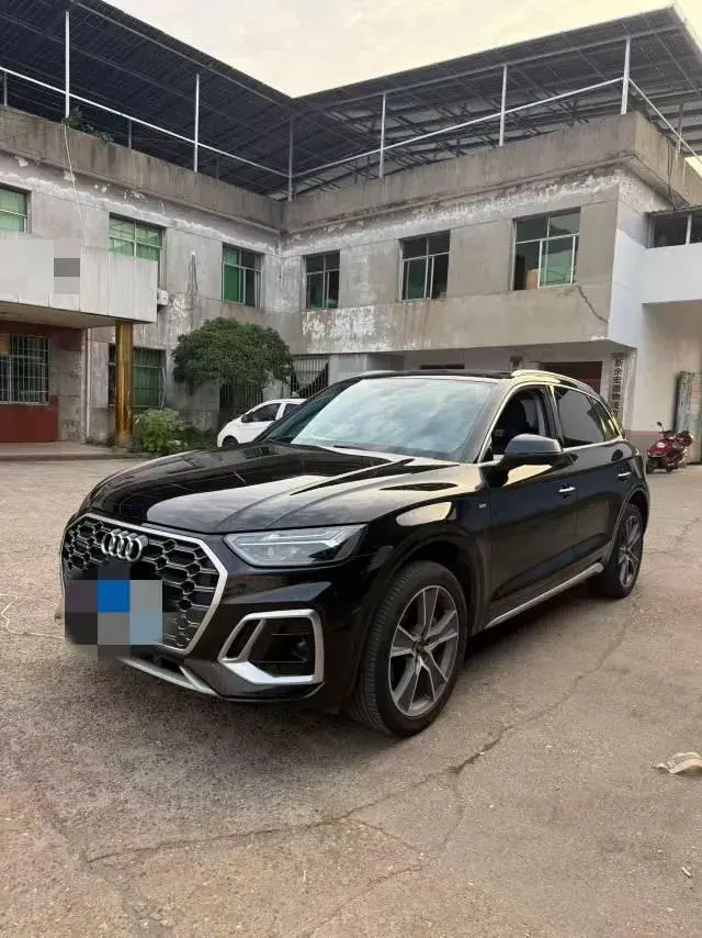 2022 AUDI Q5L view 1