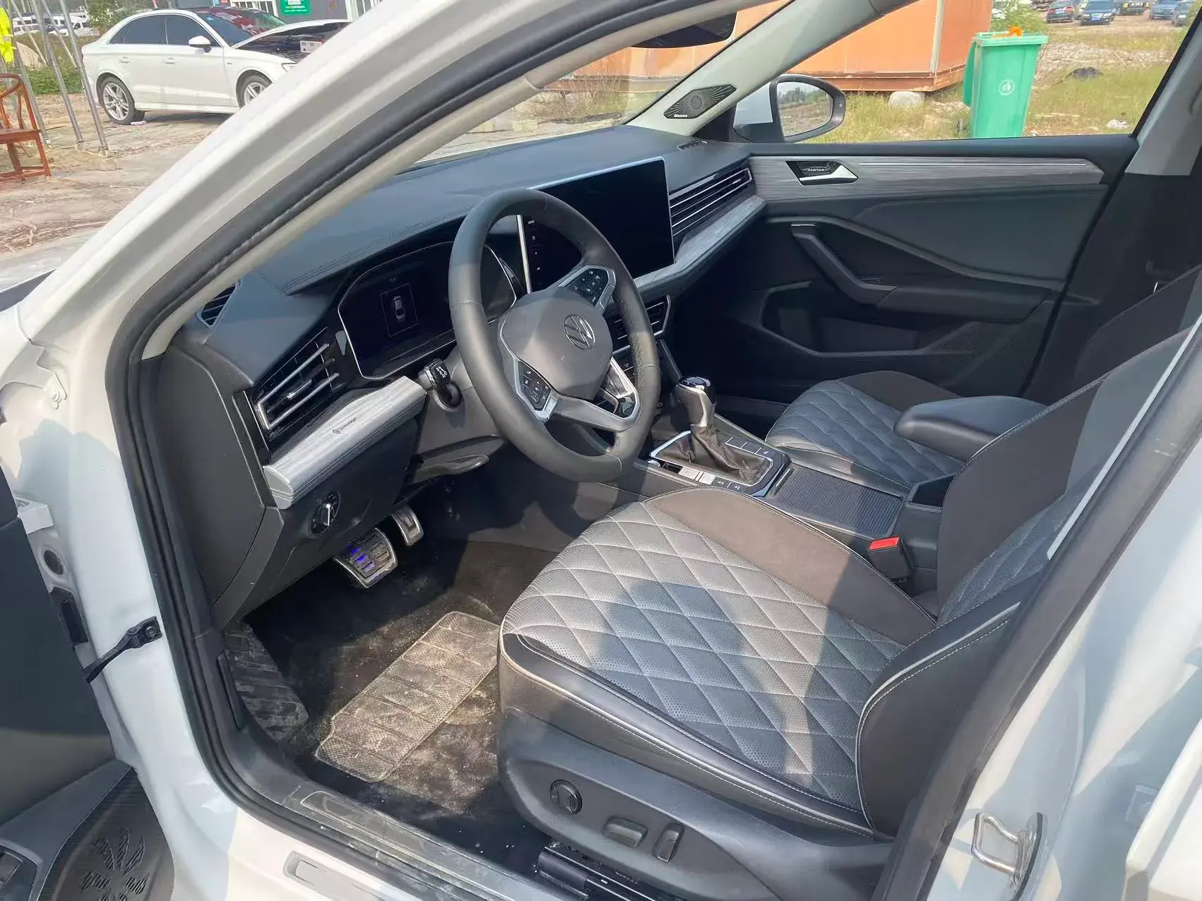 2023 VOLKSWAGEN SAGITAR thumbnail 3