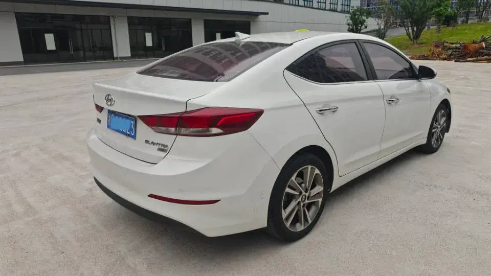 2016 HYUNDAI ELANTRA thumbnail 4
