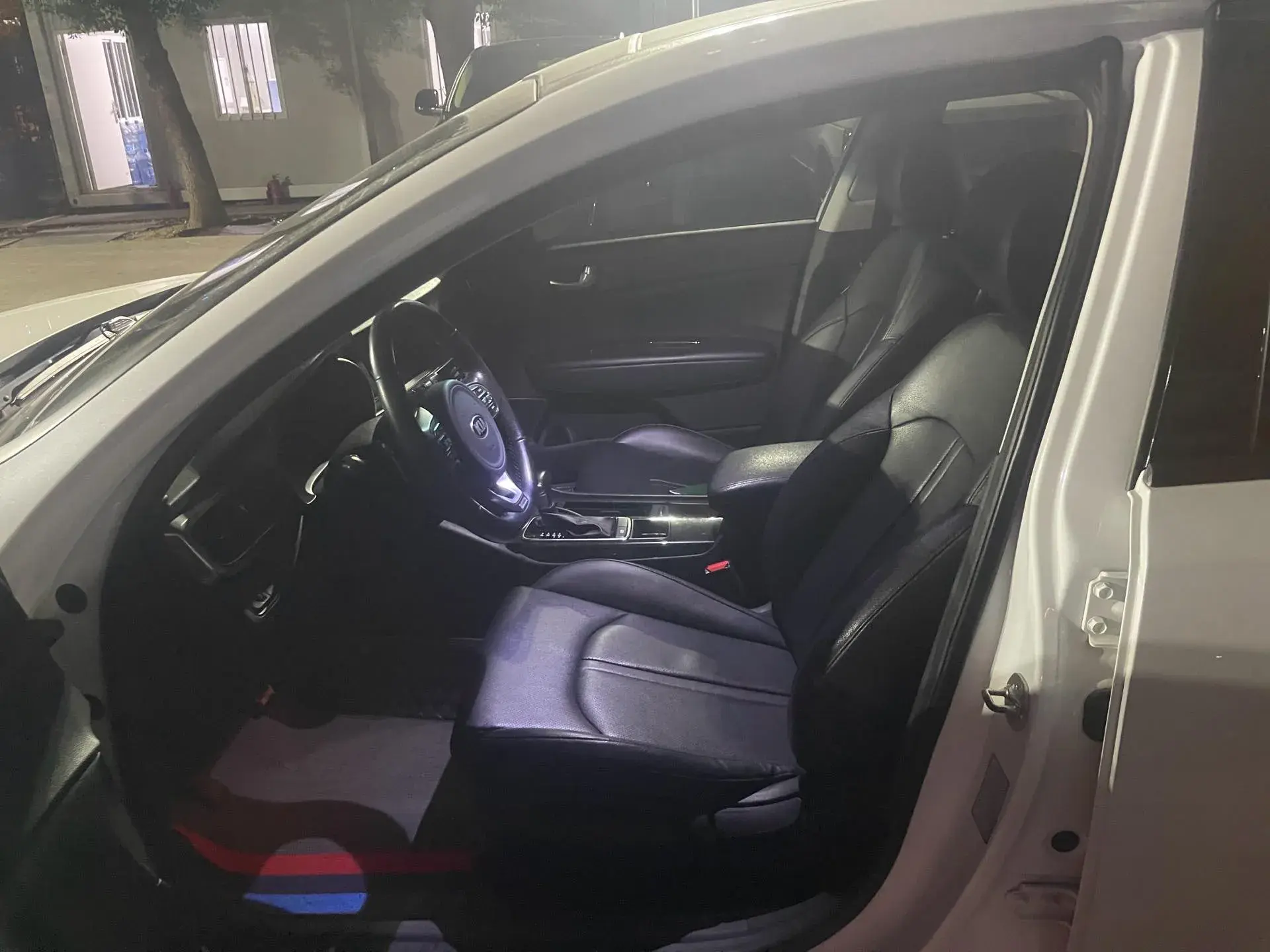 2016 KIA K5 thumbnail 3