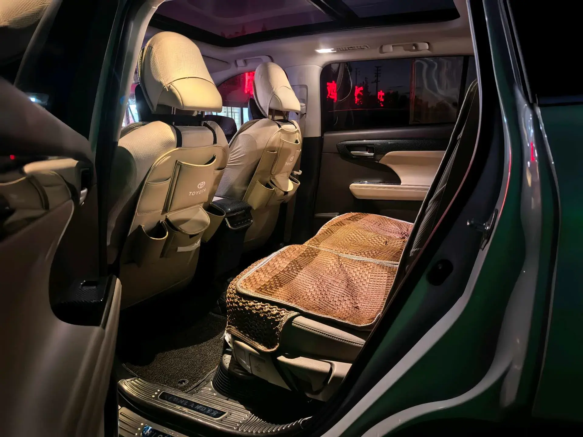 2022 TOYOTA HIGHLANDER thumbnail 4