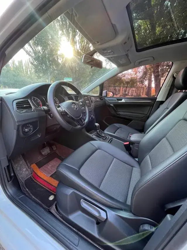 2018 VOLKSWAGEN GOLF thumbnail 4