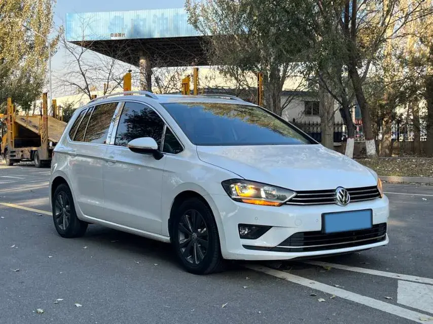 2018 VOLKSWAGEN GOLF thumbnail 3