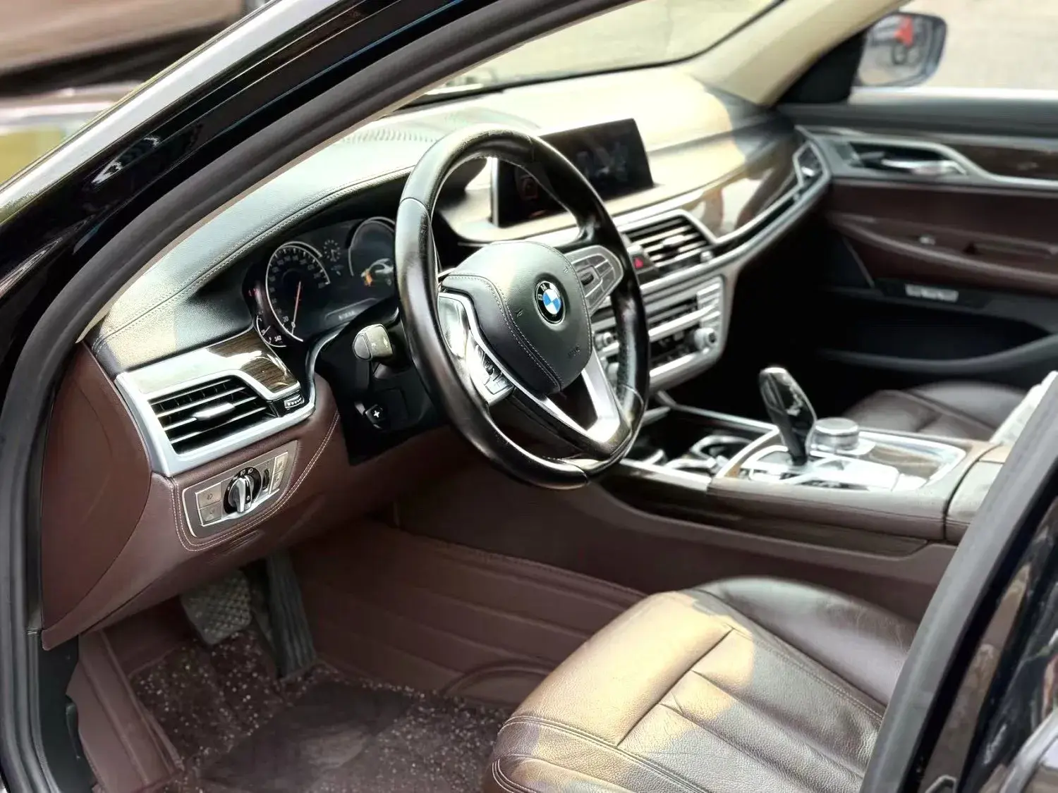 2019 BMW 7 thumbnail 4