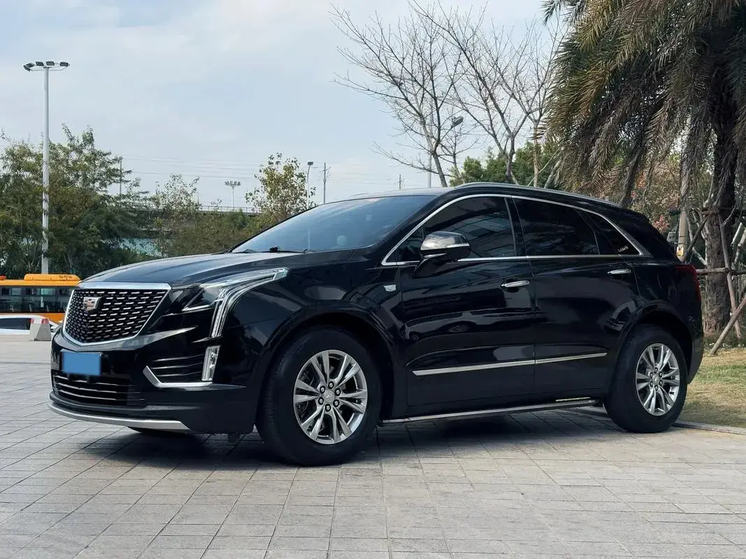 2022 CADILLAC XT5 view 1